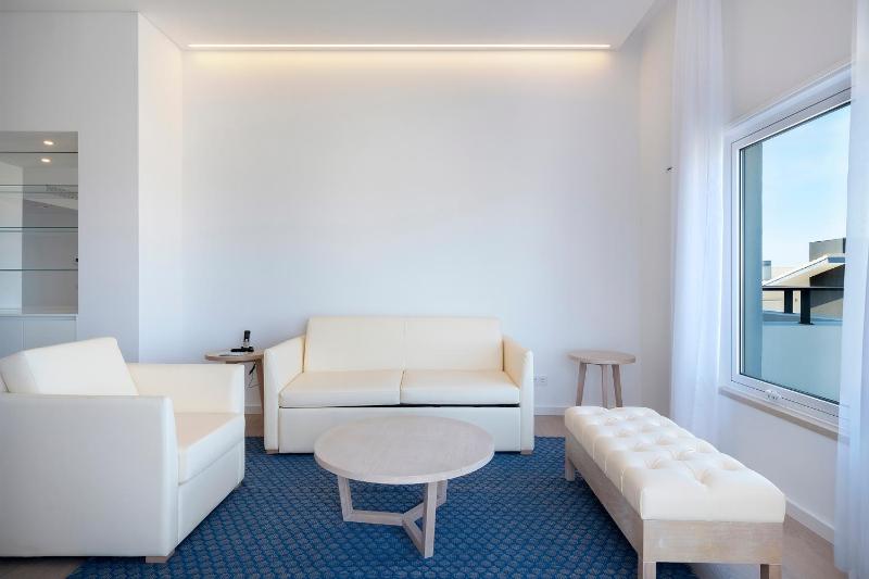 One-Bedroom Apartment image 3