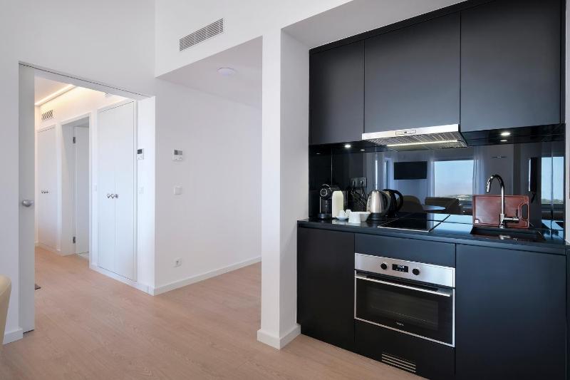 One-Bedroom Apartment image 4
