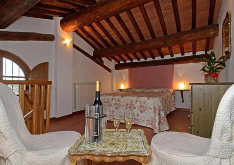 One-Bedroom Apartment - Split Level - Annex image 1