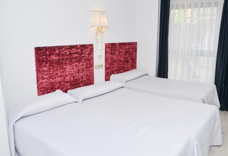 Room #9060241 image 4