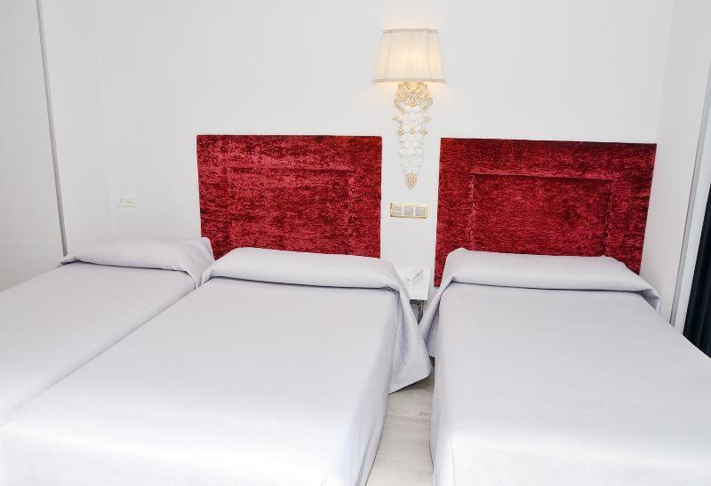 Room #9060241 image 3