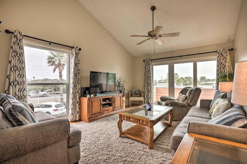 Breezy St Augustine Condo Walk to Crescent Beach! Images