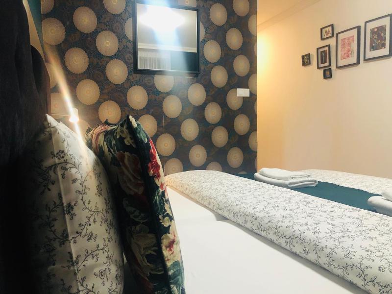 Double Room with Balcony image 4