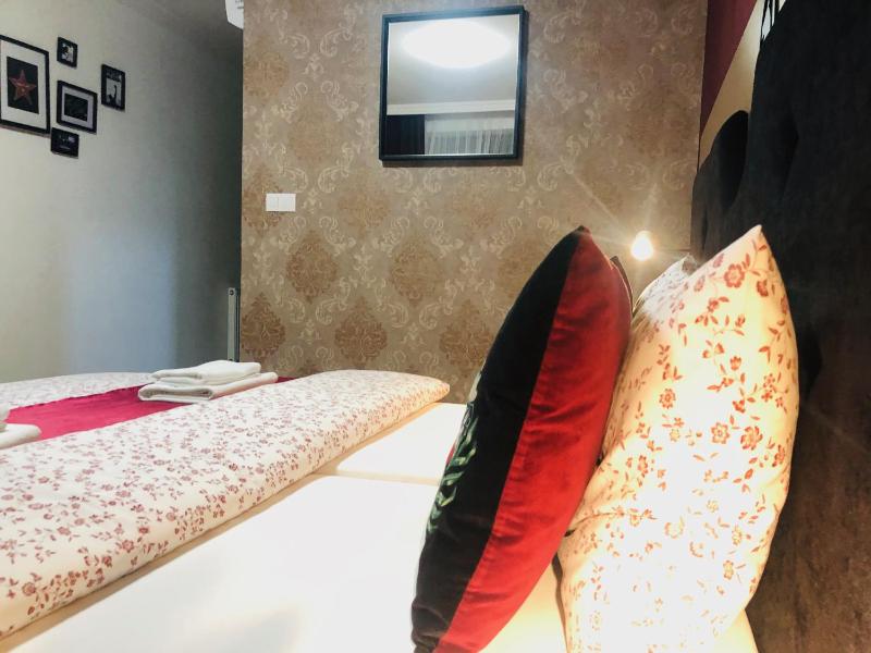 Double Room with Balcony image 2