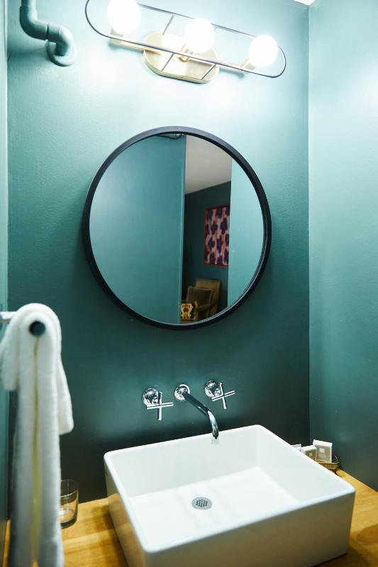 Single Room with Bathroom image 2