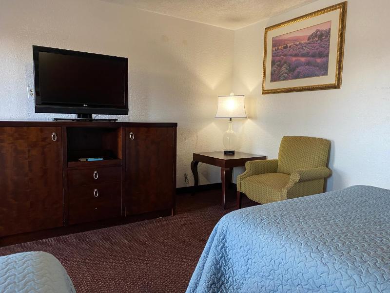 Double Room with Two Double Beds - Non-Smoking image 4
