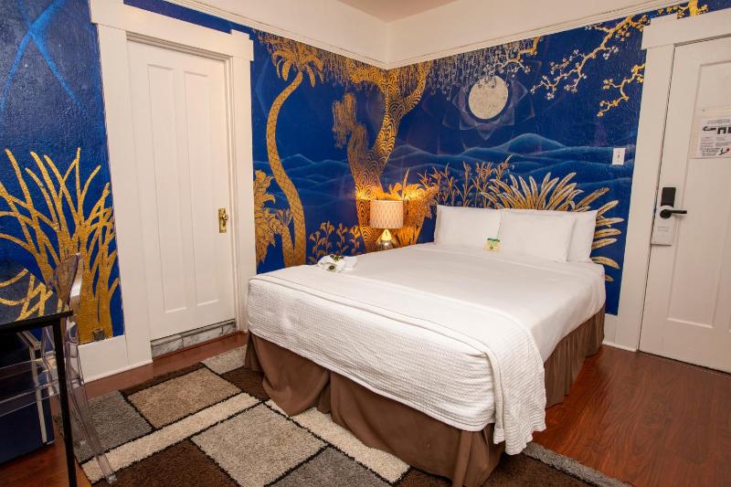 Hotel Des Arts - image 7