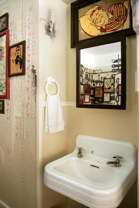 Queen Room image 4