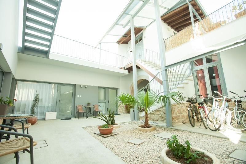 St. Lazaros Studios - image 4