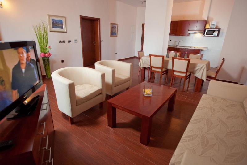 Comfort Two-Bedroom Apartment with Balcony and Mountain View image 2