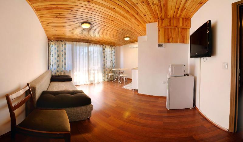 One-Bedroom Apartment image 3