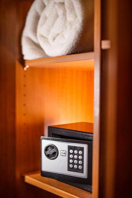 Double Room image 2