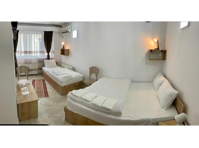 Deluxe Triple Room image 1