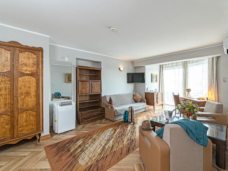 Superior Double Room with Terrace and Czos Lake View image 4