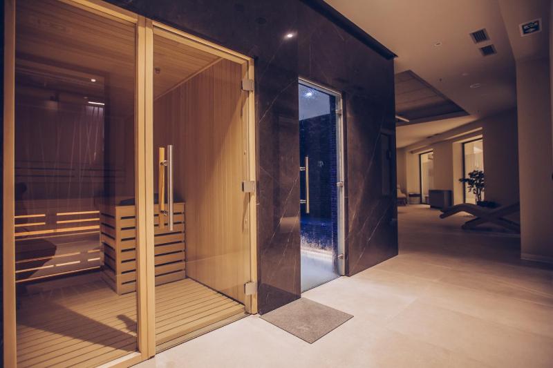 Superior Twin Room with Free Wellness image 2