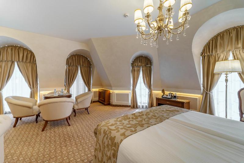 Residence City Garden - Certificate of Excellence Top 10 BEST Five-Stars City Hotels for 2024 awarded by HTIF - image 6