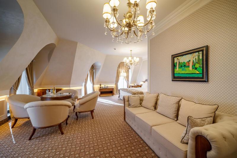 Residence City Garden - Certificate of Excellence Top 10 BEST Five-Stars City Hotels for 2024 awarded by HTIF - image 45