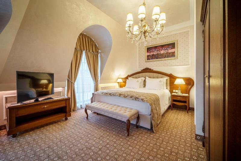 Residence City Garden - Certificate of Excellence Top 10 BEST Five-Stars City Hotels for 2024 awarded by HTIF - image 46