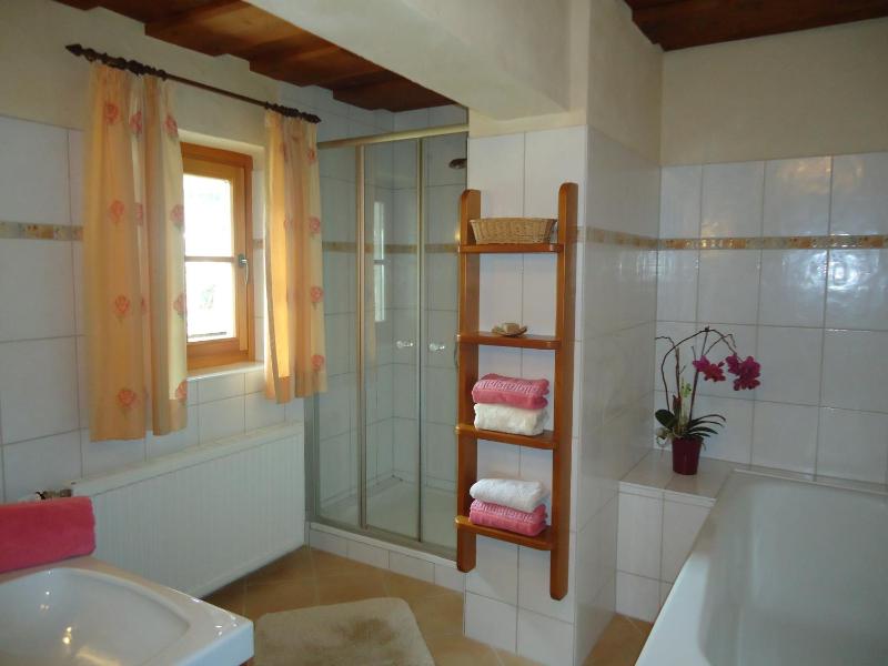 Comfort Two-Bedroom Apartment with Balcony image 3