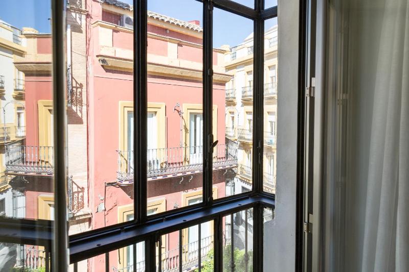 Studio Apartment with Balcony image 2