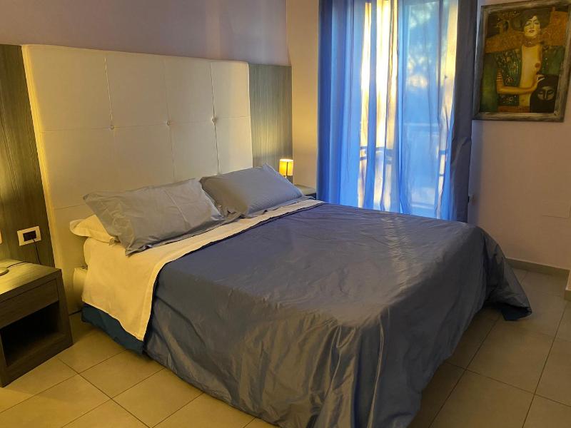 Deluxe Room image 2