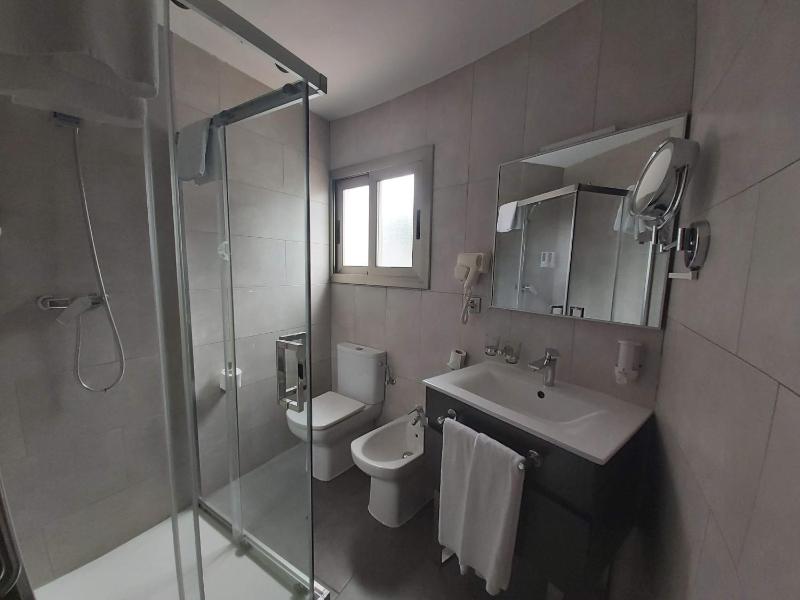 Single Room image 3