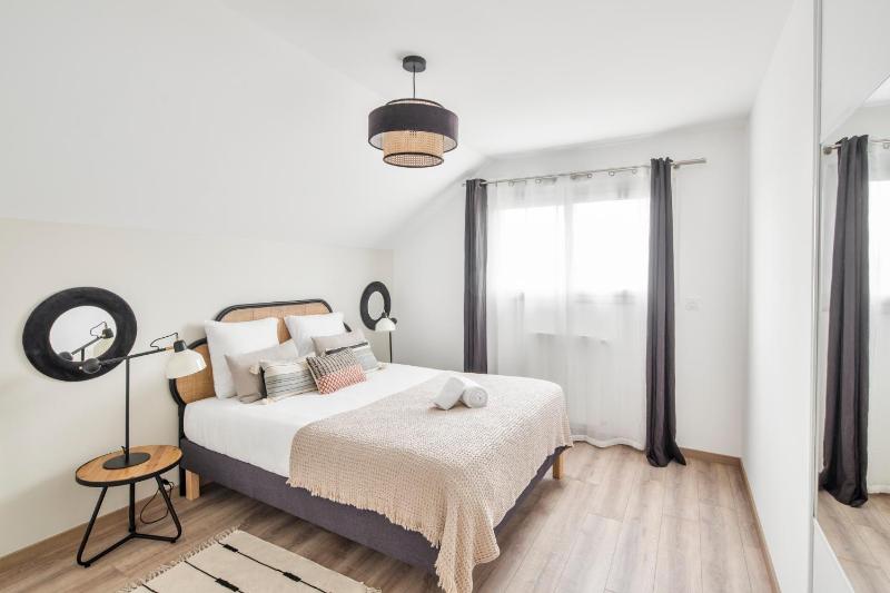 Five-Bedroom House image 4