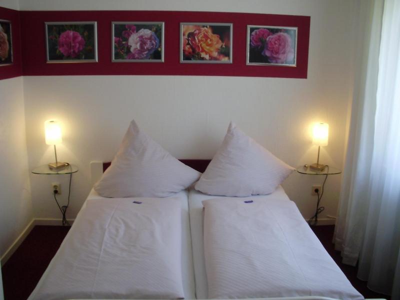 Double Room image 1