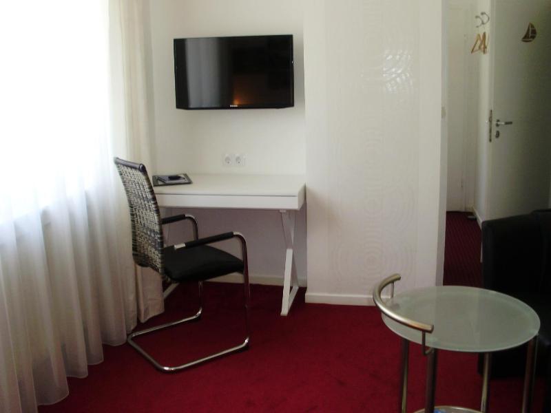 Double Room image 4