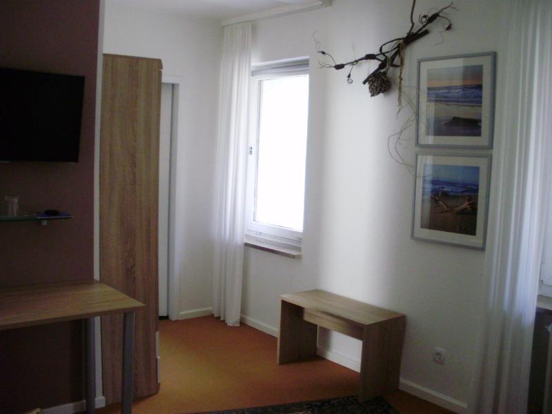 Single Room image 4