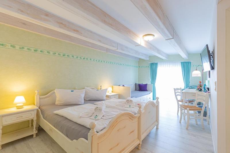 Deluxe Double Room image 1