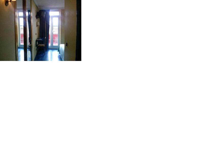 Single Room image 2