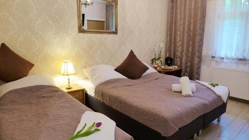 Triple Room with Private Bathroom image 1