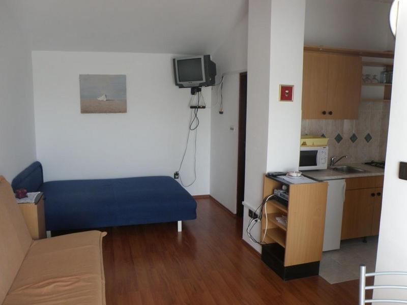 Apartment 2 image 2