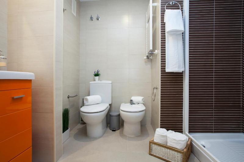 Three-Bedroom Apartment (7 Adults) image 3