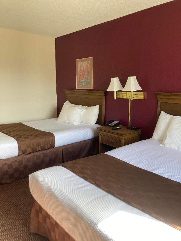 Double Room with Two Double Beds - Smoking image 3