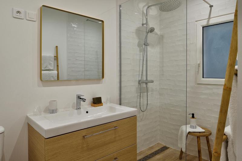Premium Room with Sea View	 image 2