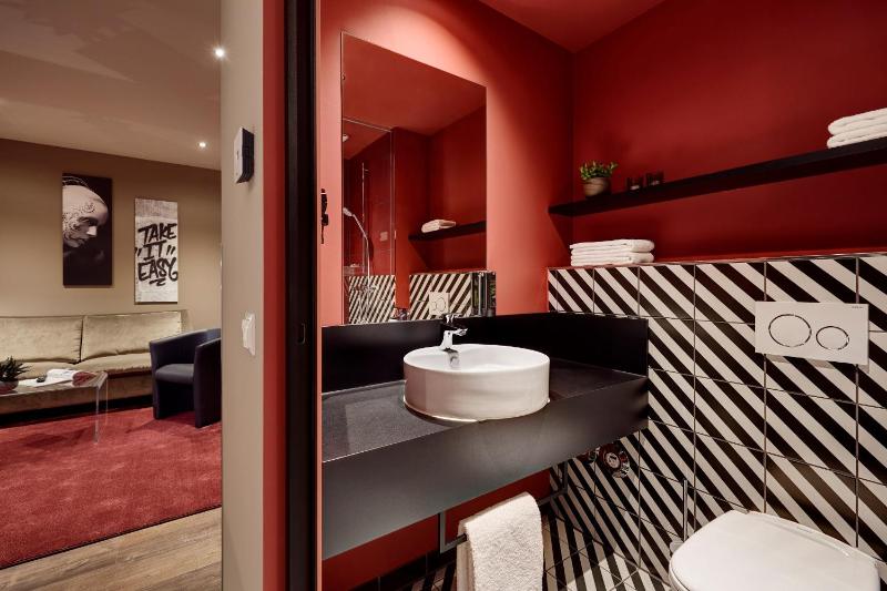 One-Bedroom Apartment image 2