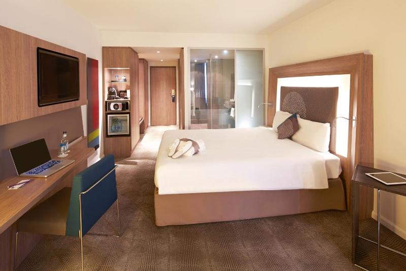 Superior Double Room with 2 Sofa Beds image 4