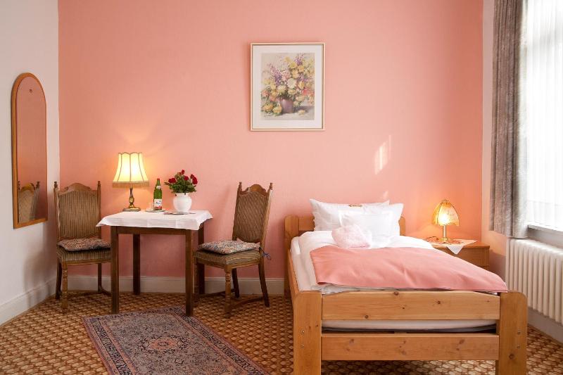 Single Room image 2