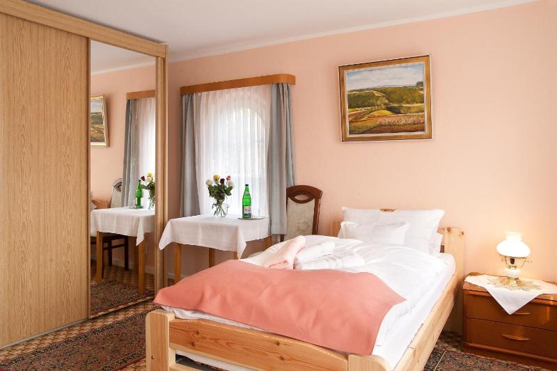 Single Room image 3