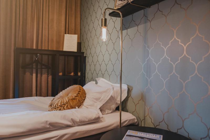 Twin Room image 3