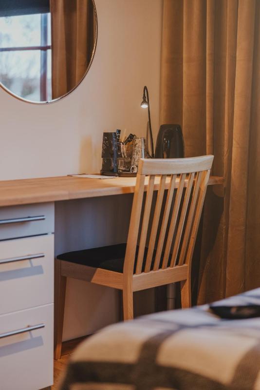 Twin Room image 4