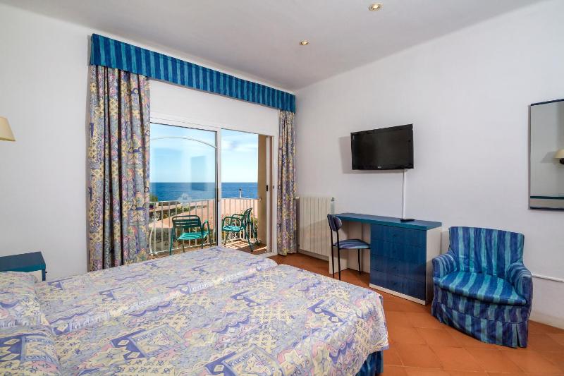 Double Room with Sea View image 3