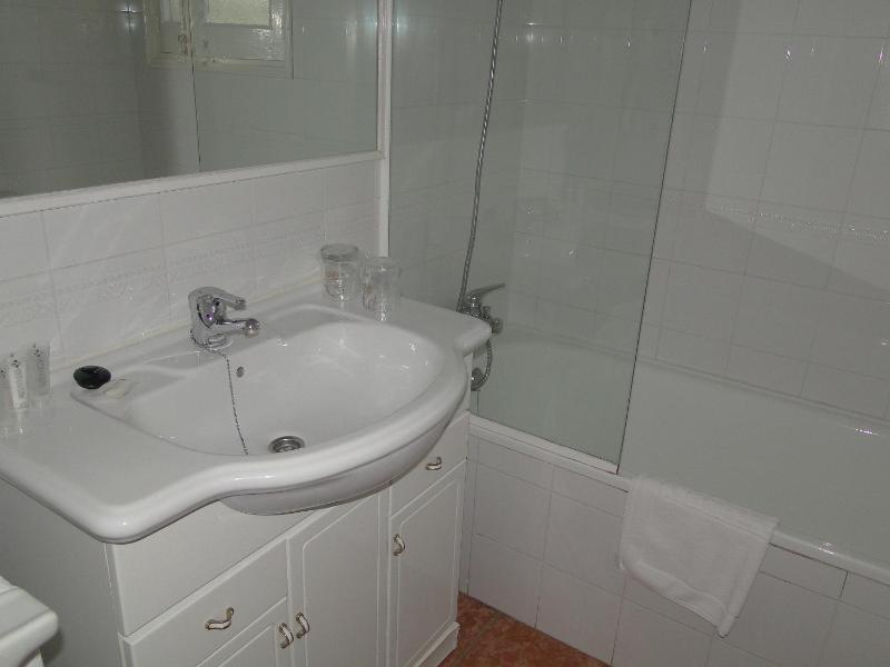 Economy Double Room image 1