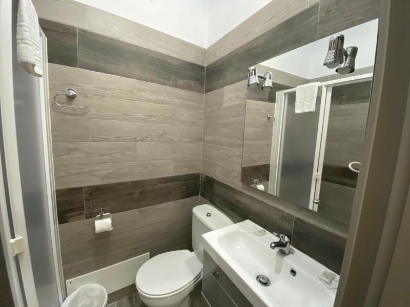 Double Room with Private Bathroom image 3