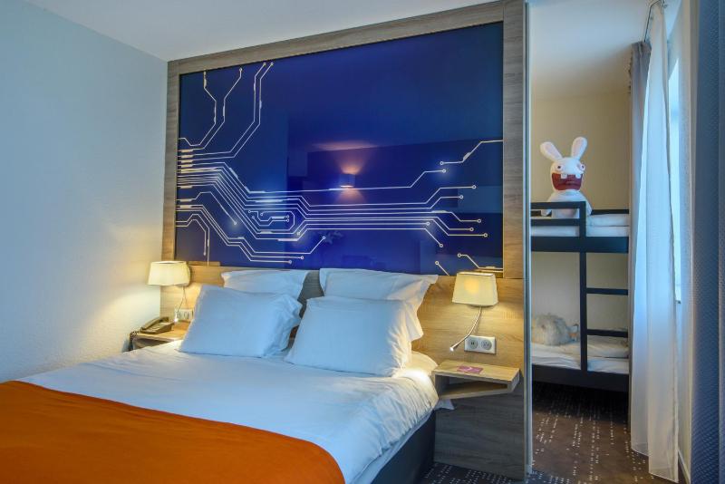 Classic Family Room with Double Bed and Bunk Beds image 2