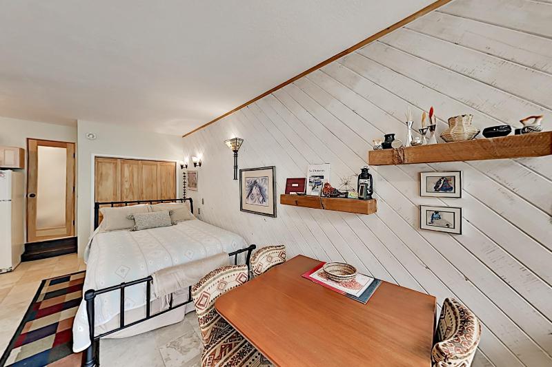 Studio Apartment image 2