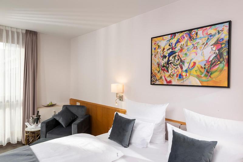 Superior Double Room image 4