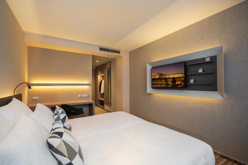 Superior Double or Twin Room image 3